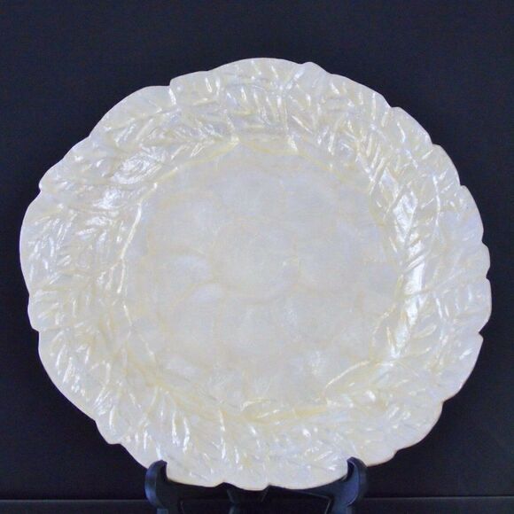 Studio
Nova Mother of Pearl 1 Plate Kappa Shell Serveware - Picture 1 of 9